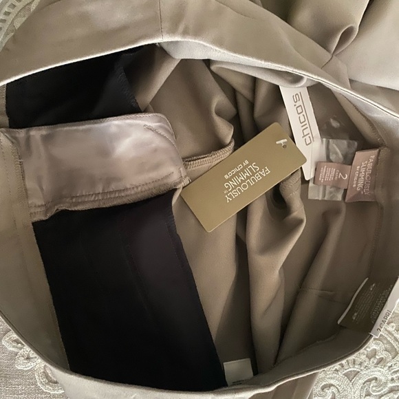 NWT Chico’s Fabulously Slimming Women’s Capri Pants Size 2 (12) - Picture 3 of 5